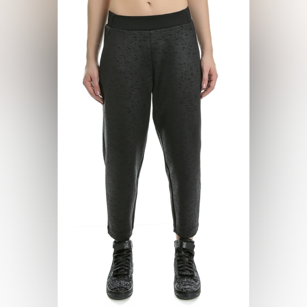 [NEW] Nike Pull On Style Embossed Crop Pant